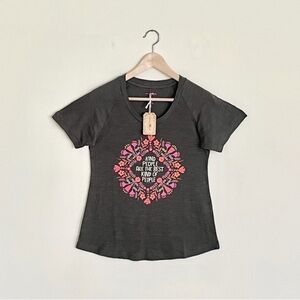 NEW Natural Life Kind People Graphic Boho Gray T Shirt Women’s size Small